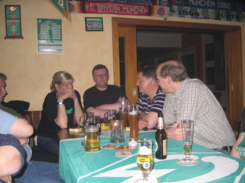 Volle Gl&auml;ser, leere Blicke