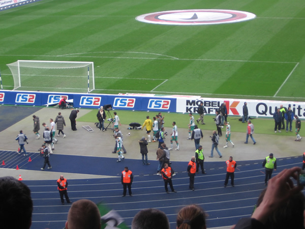 Mannschaft in der Kurve