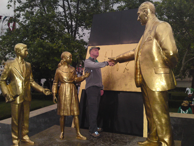 Lars und Atat&uuml;rk