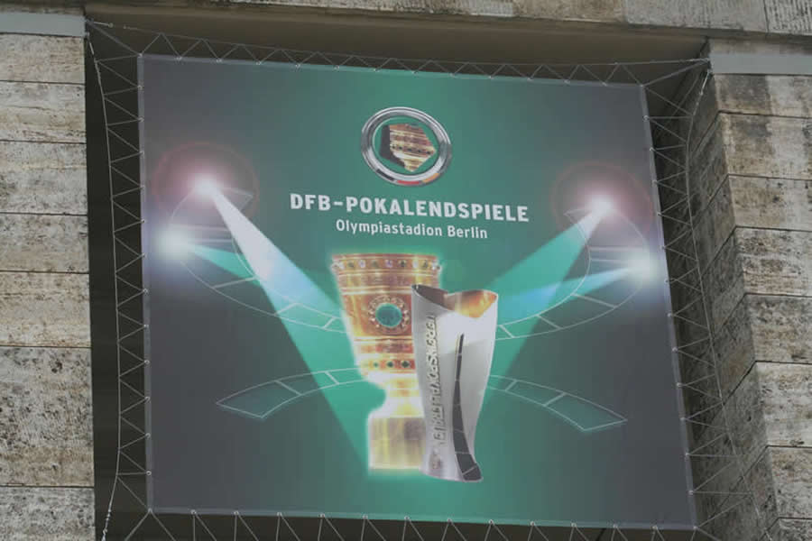 Plakat am Stadion