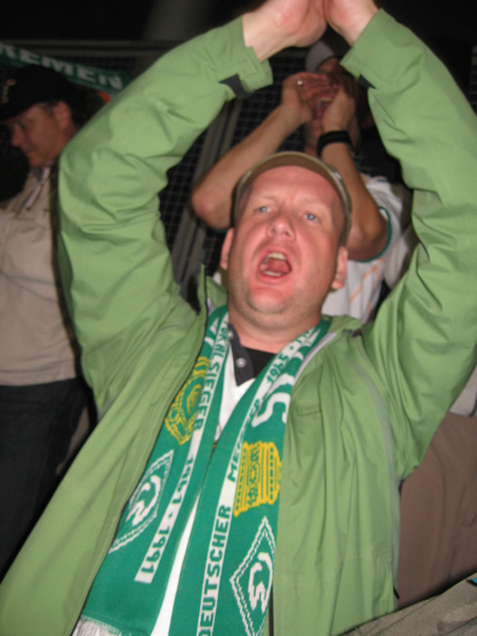 Lars im Siegesrausch