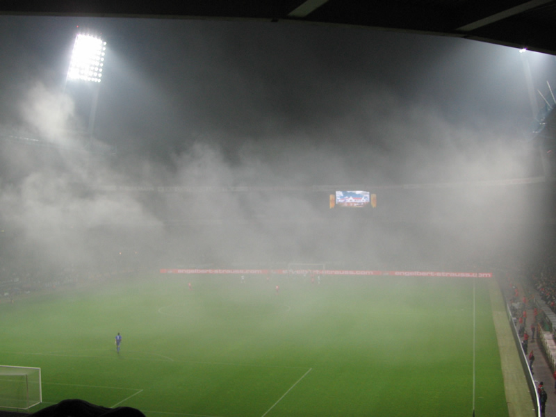 Doofe Hamburger z&uuml;nden sich an