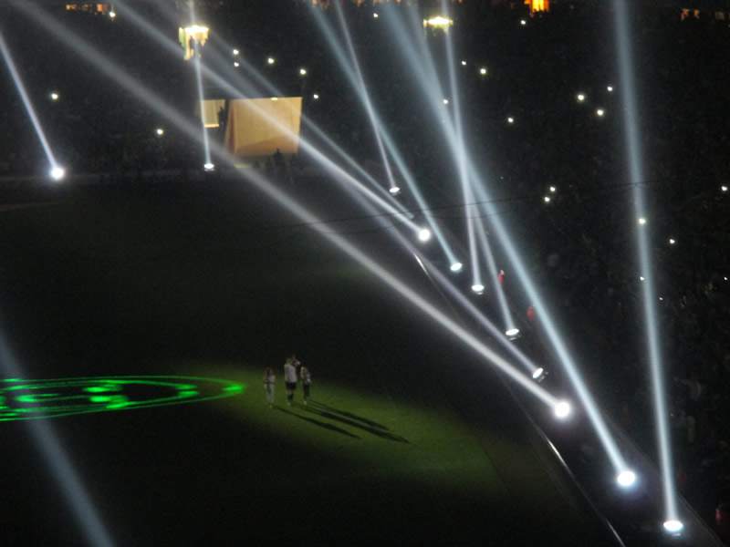 Lutscher mit seinen beiden T&ouml;chtern auf Ehrenrunde